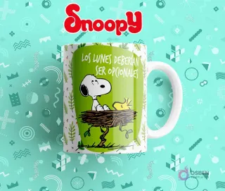 Taza sublimada blanca con Snoopy y Woodstock en un nido, y la frase divertida "LOS LUNES DEBERÍAN SER OPCIONALES".