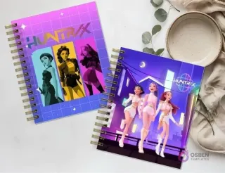 Dos agendas espiraladas 'HUNTRIX' con diseños de personajes femeninos de anime, sobre una superficie de mármol con una planta y un plato vacío.