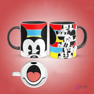 Plantilla de sublimación para taza de Mickey Mouse, con su icónico rostro y un acercamiento a su boca abierta en el interior, asas y borde negros, sobre un fondo rojo.