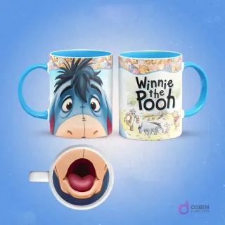 Plantilla de sublimación para taza de Ígor (Eeyore), mostrando su rostro melancólico y un primer plano de su boca con expresión triste en el interior, asas y borde celestes, sobre un fondo azul.