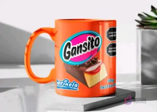 Taza de cerámica color naranja brillante sublimada con el diseño del pastelito Gansito de Marinela y sus etiquetas de advertencia, en un mockup.