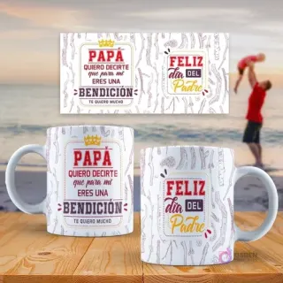 Mockup de dos tazas sublimadas con diseños del Día del Padre: 'Papá quiero decirte que para mí eres una bendición' y 'Feliz Día del Padre' con diseño de ramas, en un fondo de playa.