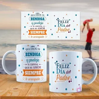 Mockup de dos tazas sublimadas con diseños del Día del Padre: 'Que Dios te bendiga y proteja tu camino, que su amor siempre le acompañe' y 'Feliz Día del Padre' con rayas y puntos, en un fondo de playa.