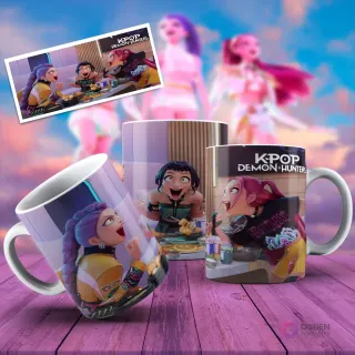 Taza sublimada con dos personajes femeninos de KPOP Demon Hunters cenando o celebrando, con expresiones alegres y vibrantes
