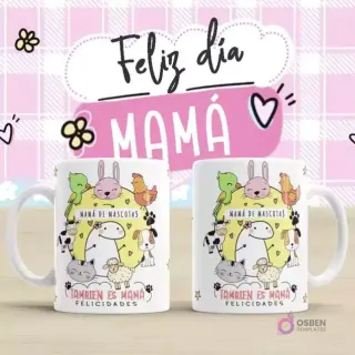 Plantilla para taza Flork Día de la Madre con diseño 'Mamá de Mascotas'. Dos tazas blancas con un Flork rodeado de diferentes animales (conejo, gallina, perro, oveja, vaca, gato), texto 'MAMÁ DE MASCOTAS' y 'TAMBIÉN ES MAMÁ FELICIDADES'. Fondo rosa a cuadros con 'Feliz día MAMÁ'.
