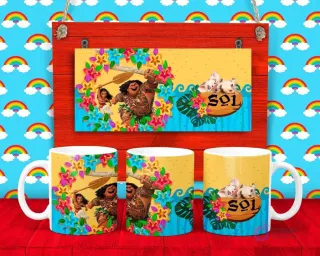 Plantilla para taza de Moana y Maui en el océano con Pua y Heihei, rodeados de flores tropicales, incluye el nombre 'Sol'.