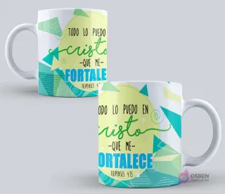 Mockup de taza sublimada con la frase 'Todo lo puedo en Cristo que me FORTALECE Filipenses 4:13' con fondo de formas geométricas verdes y azules.