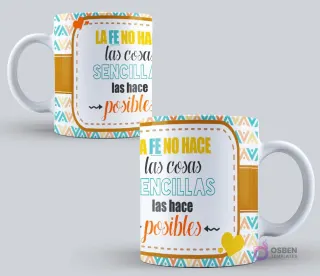 Mockup de taza sublimada con la frase 'La FE no hace las cosas sencillas las hace posibles' con fondo blanco y patrón geométrico en tonos naranja y azul claro.