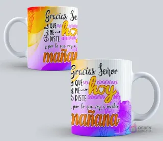 Mockup de taza sublimada con la frase 'Gracias Señor por lo que me diste HOY y por lo que voy a recibir mañana' con fondo degradado de colores cálidos y abstractos.