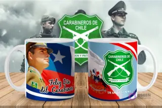 Taza con Carabinero sonriente y bandera de Chile, junto al escudo institucional, para celebrar el Día del Carabinero.