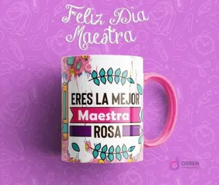 Taza sublimada para maestra con diseño orgánico de hojas y texto 'Eres la Mejor Maestra Rosa' en una banda. Con mango rosa.