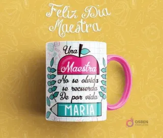 Taza sublimada para maestra con diseño de manzana y el mensaje 'Una Maestra No se olvida se recuerda De por vida MARIA'. Con mango rosa.