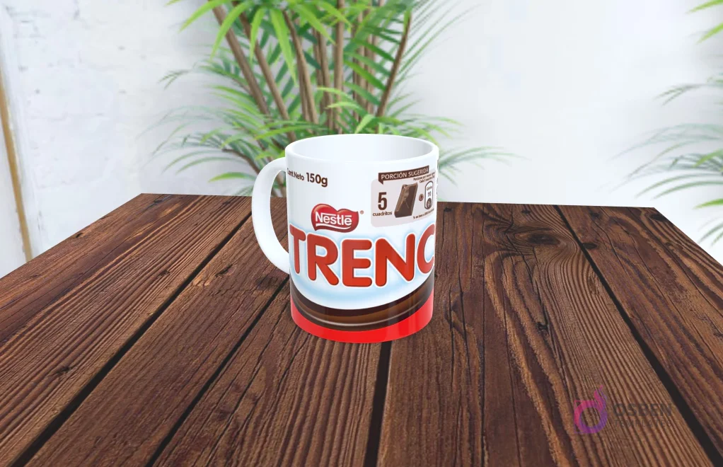 Taza de sublimación con diseño del chocolate Trenko de Nestlé, franjas blancas, café y rojas.