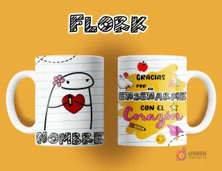 Taza de sublimación Flork para maestra. Anverso: Flork con flor en la cabeza y corazón rojo, espacio para nombre. Reverso: 'GRACIAS POR ENSEÑARME CON EL Corazón', con útiles escolares.
