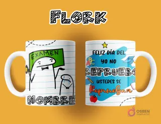 Taza de sublimación Flork para maestro. Anverso: Flork con moño y pizarra 'EXAMEN' con Flork llorando. Reverso: 'FELIZ DÍA DEL YO NO REPRUEBO USTEDES SE REPRUEBAN', con gráficos de escuela.