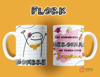 Taza de sublimación Flork para maestra. Anverso: Flork con capa y logo de Mujer Maravilla, espacio para nombre. Reverso: 'LAS VERDADERAS HEROÍNAS NO TIENEN CAPA Enseñan', con elementos educativos.