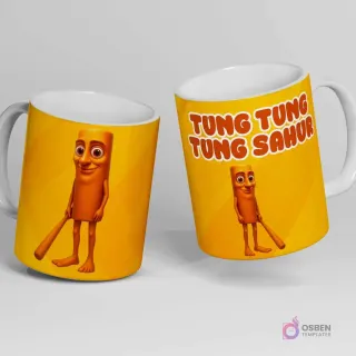 Taza blanca con diseño de un personaje tipo palo de canela sonriente sosteniendo un bastón y el texto 'TUNG TUNG TUNG SAHUR' sobre un fondo naranja con rayas.