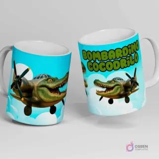Taza blanca con diseño de un cocodrilo con un cuerpo de avión de hélice y el texto 'BOMBARDINO COCODRILO' sobre un fondo de cielo azul con nubes.