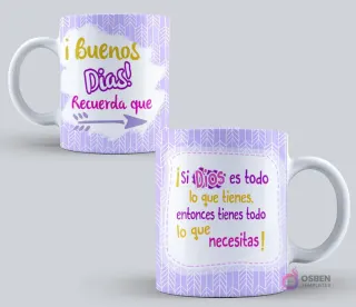 Taza sublimada con el mensaje "¡Buenos Días! Recuerda que ¡Si Dios es todo lo que tienes, entonces tienes todo lo que necesitas!" sobre un fondo de patrones suaves en lila