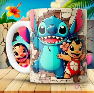 Taza con diseño 3D de Stitch azul y Lilo sonriendo y saludando, ambos saliendo de una pared rota con fondo tropical de playa.