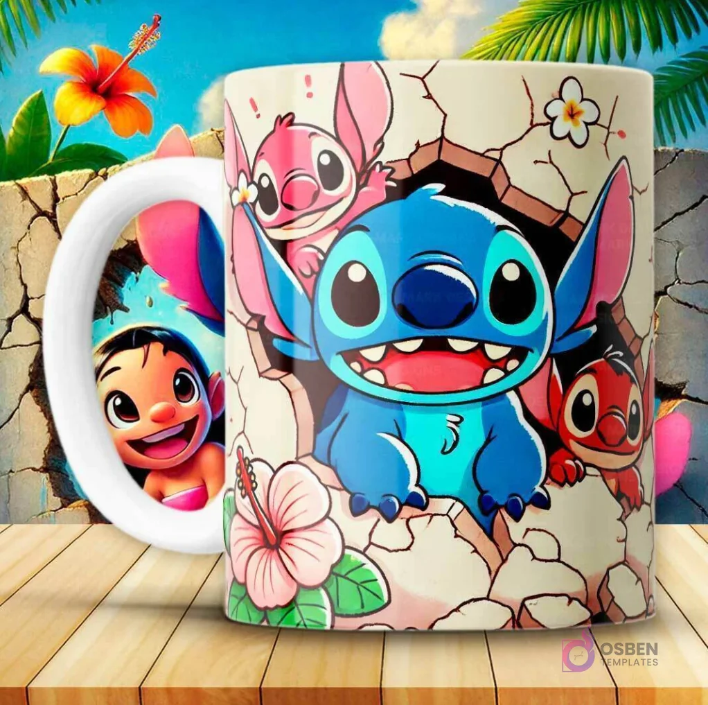 Taza con diseño 3D de Stitch azul con sus tres experimentos (rosa, rojo y azul), asomándose por una pared rota con hibiscos.