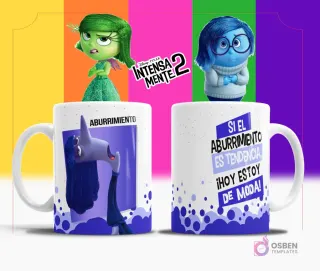 Taza de sublimación blanca con diseño de Aburrimiento de Intensamente 2, texto 'SI EL ABURRIMIENTO ES TENDENCIA, ¡HOY ESTOY DE MODA!' en azul oscuro y blanco, fondo multicolor.