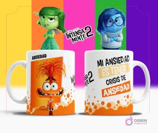Taza de sublimación blanca con diseño de Ansiedad de Intensamente 2, texto 'MI ANSIEDAD ES TENER CRISIS DE ANSIEDAD' en naranja y blanco, fondo multicolor.