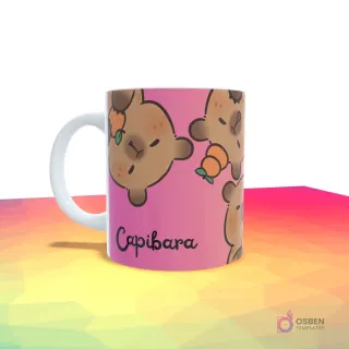 Taza con degradado de rosa a morado, con un patrón de capibaras con naranjas en la cabeza y el nombre 'Capibara'.