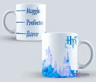 Taza de Harry Potter con escala de nivel mágico 'Muggle', 'Prefecto', 'Auror' y el castillo de Hogwarts al atardecer en tonos azules