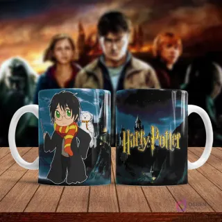 Taza sublimada con diseño de Harry Potter en estilo chibi junto a Hedwig y el castillo de Hogwarts.