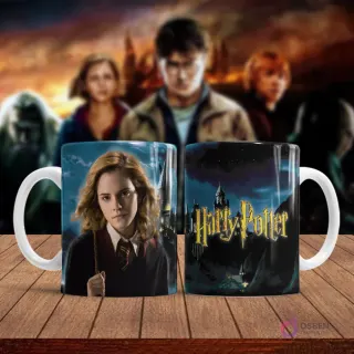 Taza sublimada con diseño de Hermione Granger con su varita mágica, fondo del castillo de Hogwarts.