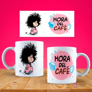 Maqueta de taza de café con diseño de Mafalda recién levantada y despeinada, junto a la frase 'Hora del Café' con iconos de tazas y granos.