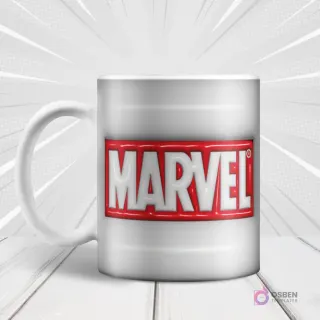 Taza blanca sublimada con el logo rojo y blanco 3D inflado de MARVEL, sobre fondo blanco con rayos de acción.