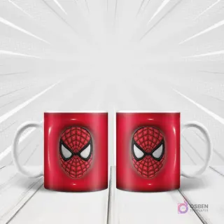 Taza blanca sublimada con diseño 3D inflado de la máscara de Spider-Man (solo ojos) en rojo, repetido en ambos lados, sobre fondo blanco con rayos de acción.