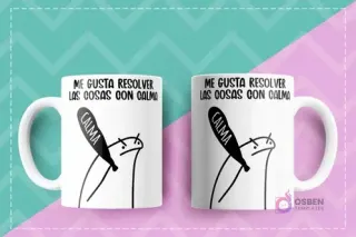 Dos tazas blancas con diseño Flork del meme 'Me gusta resolver las cosas con CALMA' con Flork sosteniendo un bate.