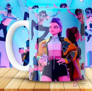 Taza blanca KPOP con personaje femenino de cabello morado y chaqueta amarilla en pose