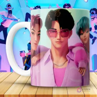 Taza KPOP con tres personajes masculinos de Huntrix Demon Hunter, uno con gafas rosas