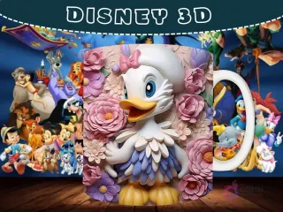 Taza sublimada con diseño 3D de Daisy Duck con un vestido floral y rodeada de flores rosas y moradas.