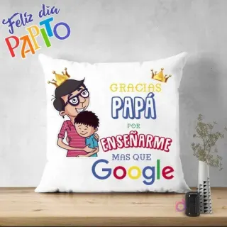 Cojín sublimado con diseño 'Gracias Papá por enseñarme más que Google', ilustración de padre e hijo con coronas, un mensaje divertido y tierno para el Día del Padre.
