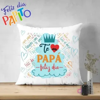 Cojín sublimado con diseño de nube de palabras y frase central 'Te Amo Papá -feliz día-', con corazones y una corona, ideal para expresar cariño en el Día del Padre.