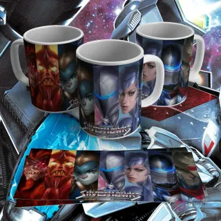Taza sublimada con diseño de personajes de Silverhawks en paneles divididos y logo metálico