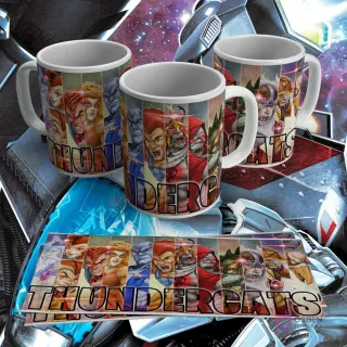 Taza sublimada con diseño de varios personajes de Thundercats en paneles divididos