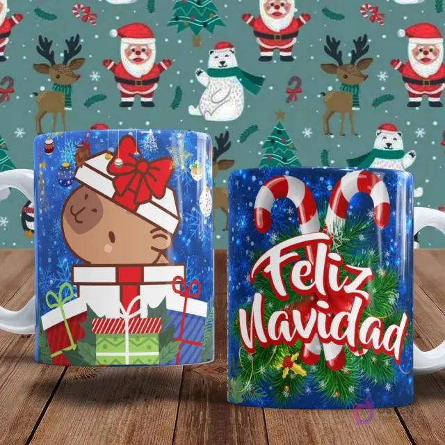 Dos tazas con diseños de capibaras navideños. Una taza muestra un capibara sonriendo saliendo de una caja de regalo con un lazo rojo. La otra taza tiene el texto 'Feliz Navidad' decorado con bastones de caramelo y muérdago sobre un fondo azul brillante con copos de nieve.