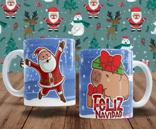 Dos tazas blancas con diseños de Navidad. Una taza muestra a Papá Noel bailando alegremente. La otra taza presenta un capibara con un gorro verde y un lazo rojo, sobre el texto 'Feliz Navidad'.