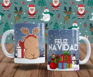 Par de tazas con diseños invernales. Una taza muestra la parte trasera de un capibara con diadema de reno junto a regalos. La otra taza tiene 'Feliz Navidad' con un muñeco de nieve y muchos regalos.