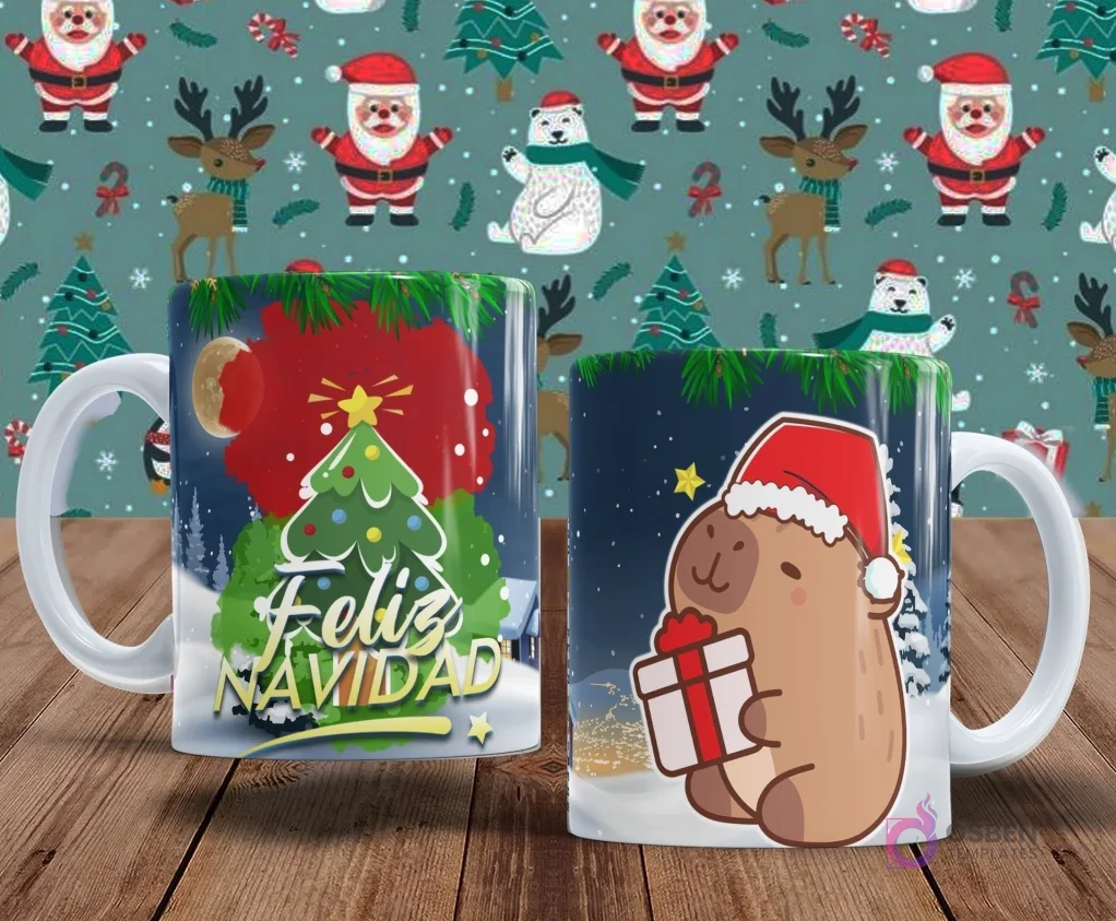 Dos tazas con temática navideña y paisajes nevados. Una taza muestra un árbol de Navidad brillante con 'Feliz Navidad'. La otra taza presenta un capibara con gorro de Papá Noel sosteniendo un regalo en un paisaje invernal.