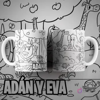 Dos tazas blancas sublimadas con diseño para colorear de Adán y Eva en el Jardín del Edén, con un león sonriente y otros animales. Texto 'ADÁN Y EVA' en primer plano.