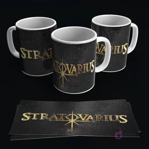 Mugs negros sublimados con el logo dorado de Stratovarius sobre fondo espacial, con hojas de sublimación.