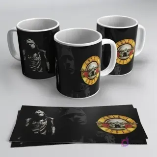 Mugs negros sublimados con el logo de Guns N' Roses (calavera y rosas) y figura de Axl Rose, con hojas de sublimación.