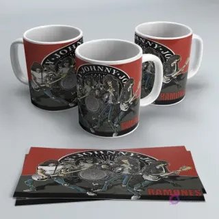 Mugs rojos sublimados con una ilustración de los miembros de la banda Ramones tocando instrumentos.